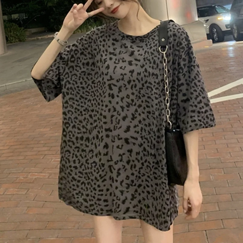 Summer New Large Size Women Short Sleeve T-shirt Leopard Print High Street Female Tops O Neck Harajuku Oversize Long Sexy Shirt 
Summer New Large Size Women Short Sleeve T-shirt Leopard Print High Street Female Tops O Neck Harajuku Oversize Long Sexy Shirt