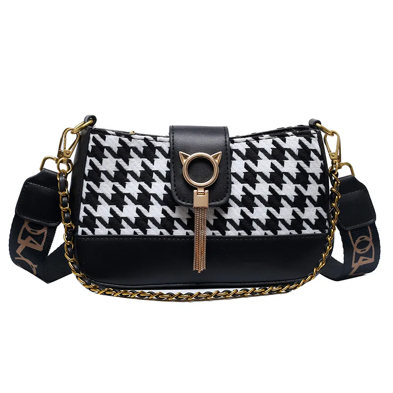 Small bag new fashion foreign style chain leisure small square bag Korean version of Joker shoulder messenger bag
Small bag new fashion foreign style chain leisure small square bag Korean version of Joker shoulder messenger bag