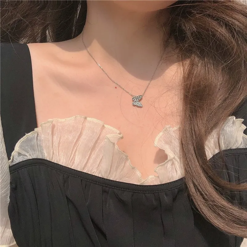 Vintage Pendant Butterfly Necklace for Women Star Charm Choker Necklaces Boho Fashion Jewelry Gift
Vintage Pendant Butterfly Necklace for Women Star Charm Choker Necklaces Boho Fashion Jewelry Gift