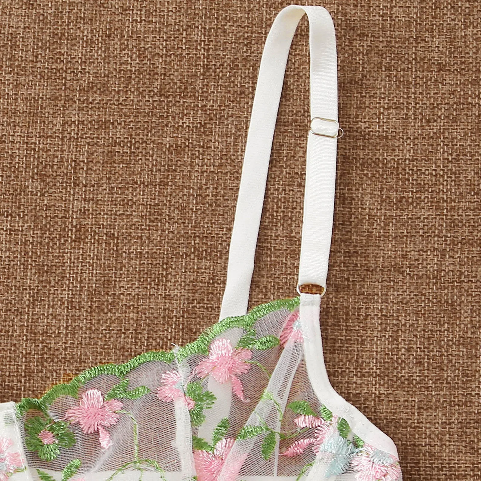 3PC Fashion Embroidered Lace Sling Set Underwear Bra New Sexy Fashion G-String Thong Sleepwear Underwear Lingerie Set Flower
3PC Fashion Embroidered Lace Sling Set Underwear Bra New Sexy Fashion G-String Thong Sleepwear Underwear Lingerie Set Flower