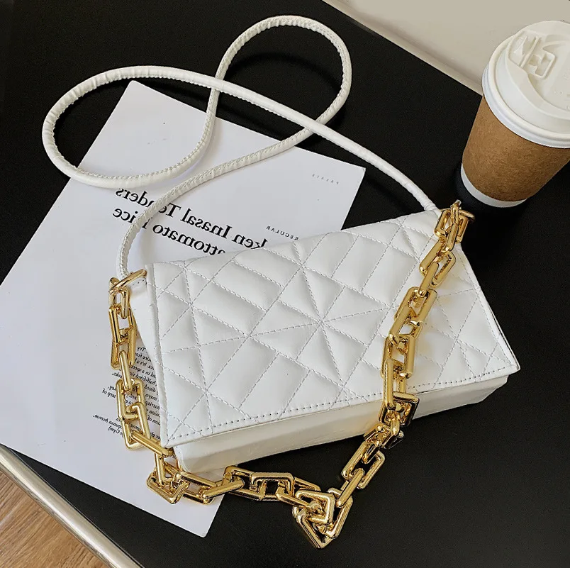 Fashion Popular Bag 2021new Ladies Luxury Rhombus Thick Chain Portable Small Square Bag Shoulder Messenger Bag Embroidery Thread
Fashion Popular Bag 2021new Ladies Luxury Rhombus Thick Chain Portable Small Square Bag Shoulder Messenger Bag Embroidery Thread
