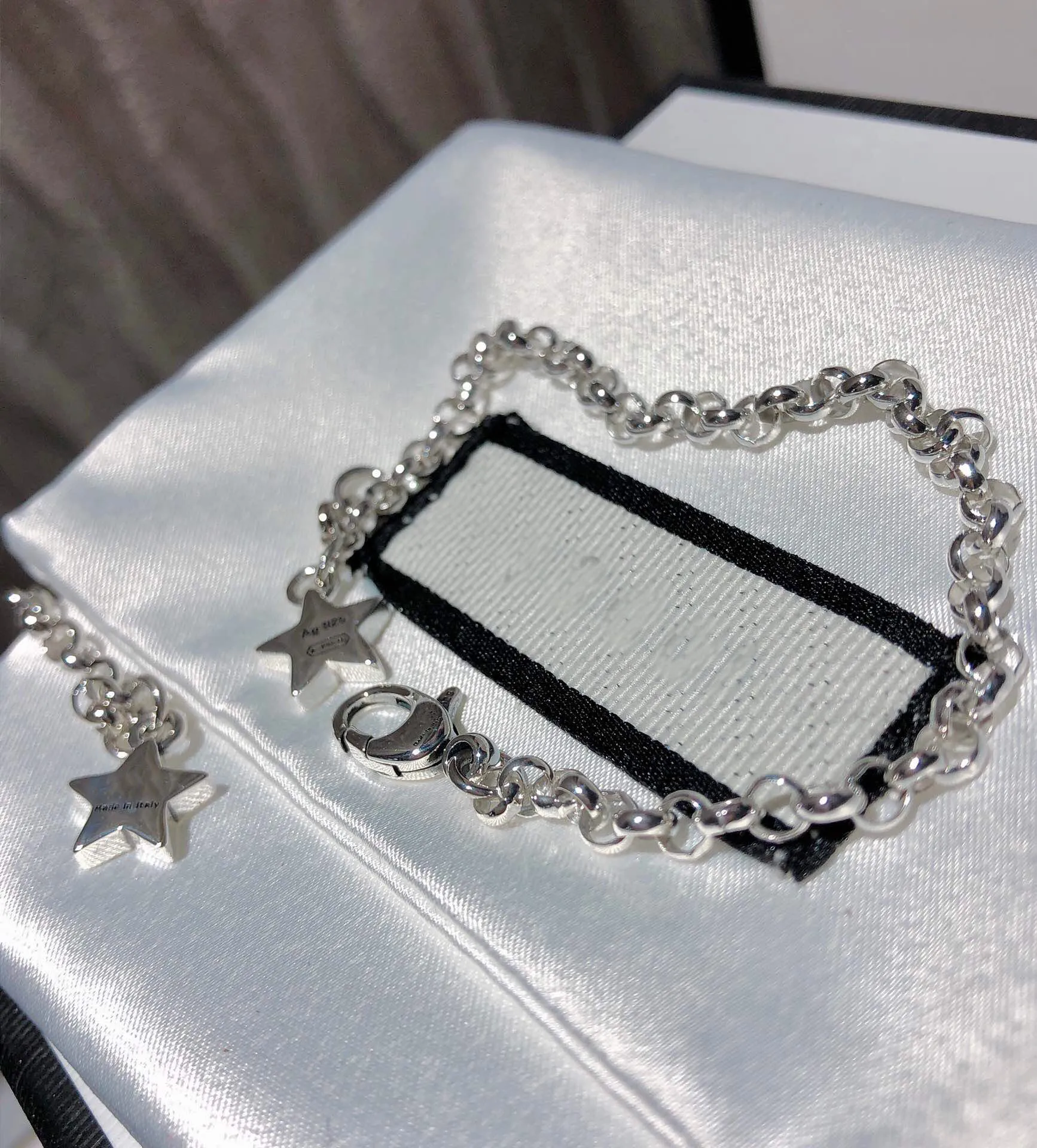 TIF 925 sterling silver bracelet, exquisite workmanship, classic micro-scale fashion gift Original Classic LOGO Jewelry gift 
TIF 925 sterling silver bracelet, exquisite workmanship, classic micro-scale fashion gift Original Classic LOGO Jewelry gift