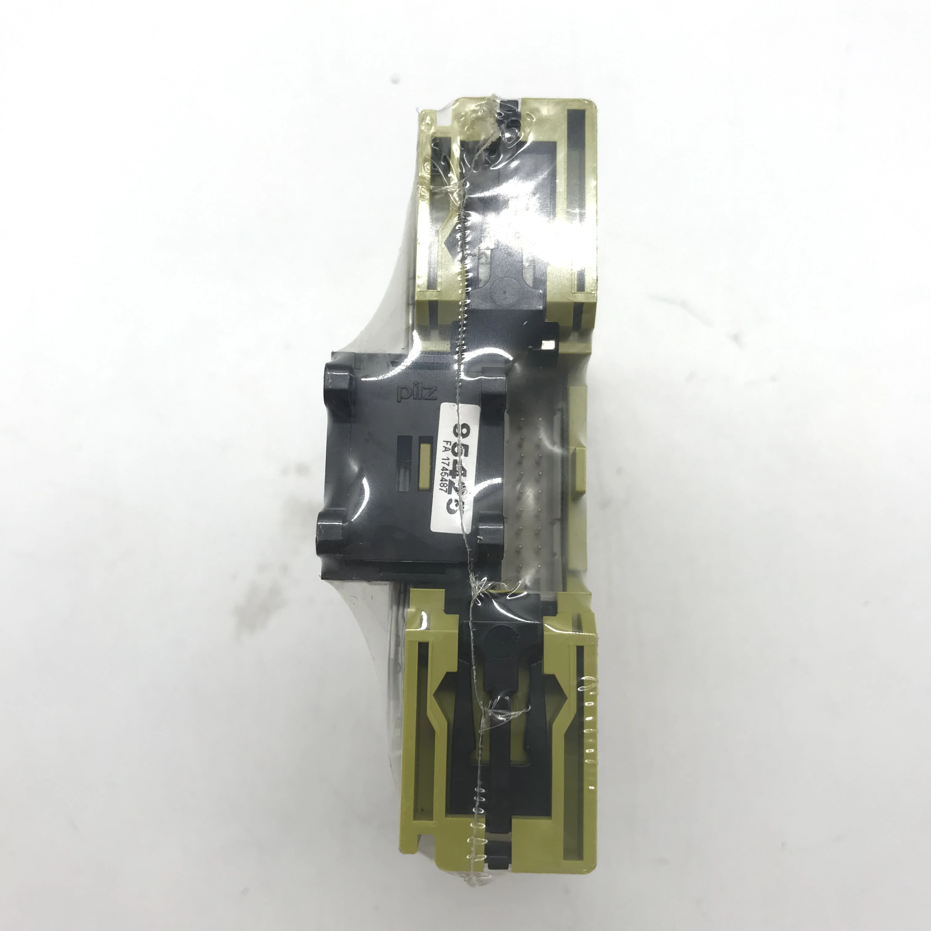 PNOZ mc3p Profibus 773732 safty relay with new and original Safety controller module
PNOZ mc3p Profibus 773732 safty relay with new and original Safety controller module