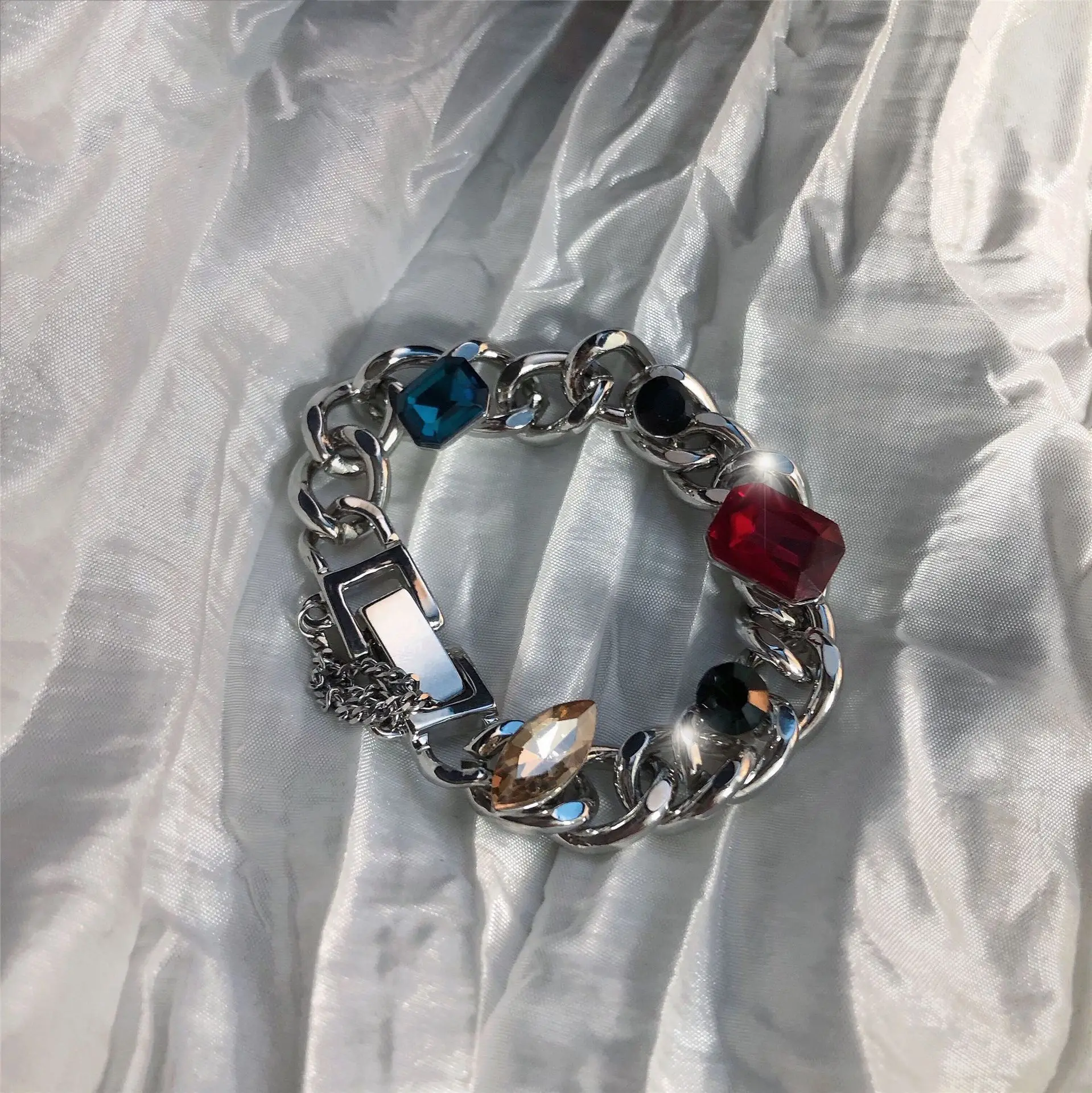 ins style personality trendy fashion design geometric zircon buckle bracelet cold wind jewelry women
ins style personality trendy fashion design geometric zircon buckle bracelet cold wind jewelry women