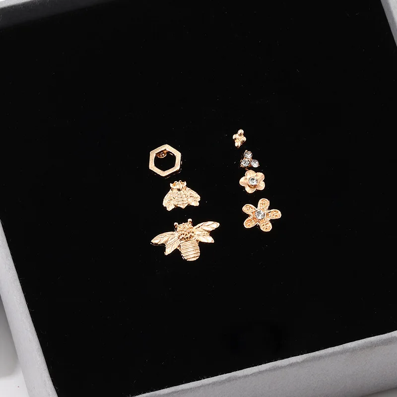 2021 7pcs/set Women New Fashion Alloy Bee Earrings Set Trendy CZ Flower Earrings Set Geometric Stud Earrings Set Gift for Party
2021 7pcs/set Women New Fashion Alloy Bee Earrings Set Trendy CZ Flower Earrings Set Geometric Stud Earrings Set Gift for Party