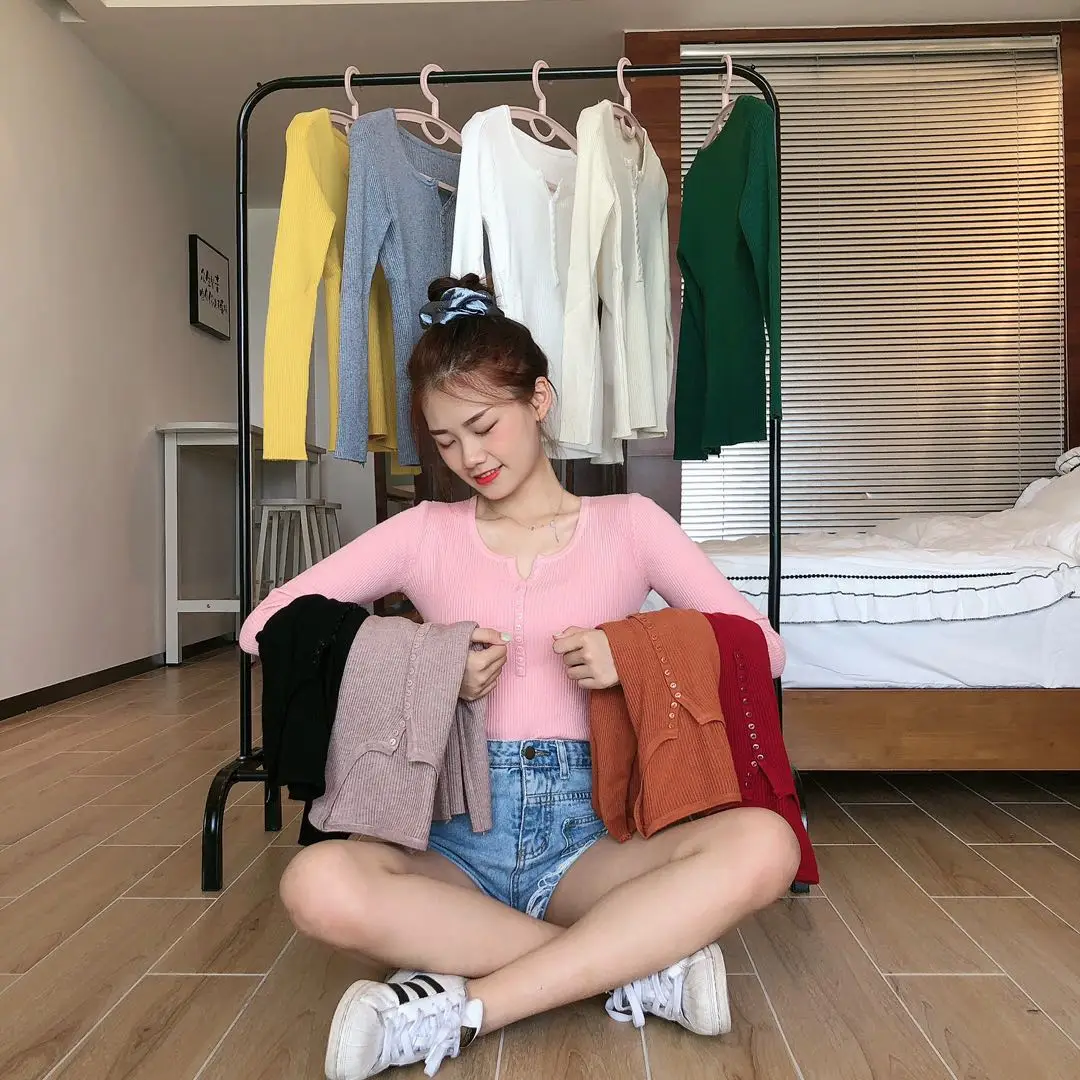 Сезон осень-зима; Женские Длинные рукава V образным вырезом на пуговицах эластичный пуловер в Корейском стиле Детский свитер femme Джерси Вяза... 
Сезон осень-зима; Женские Длинные рукава V образным вырезом на пуговицах эластичный пуловер в Корейском стиле Детский свитер femme Джерси Вяза...