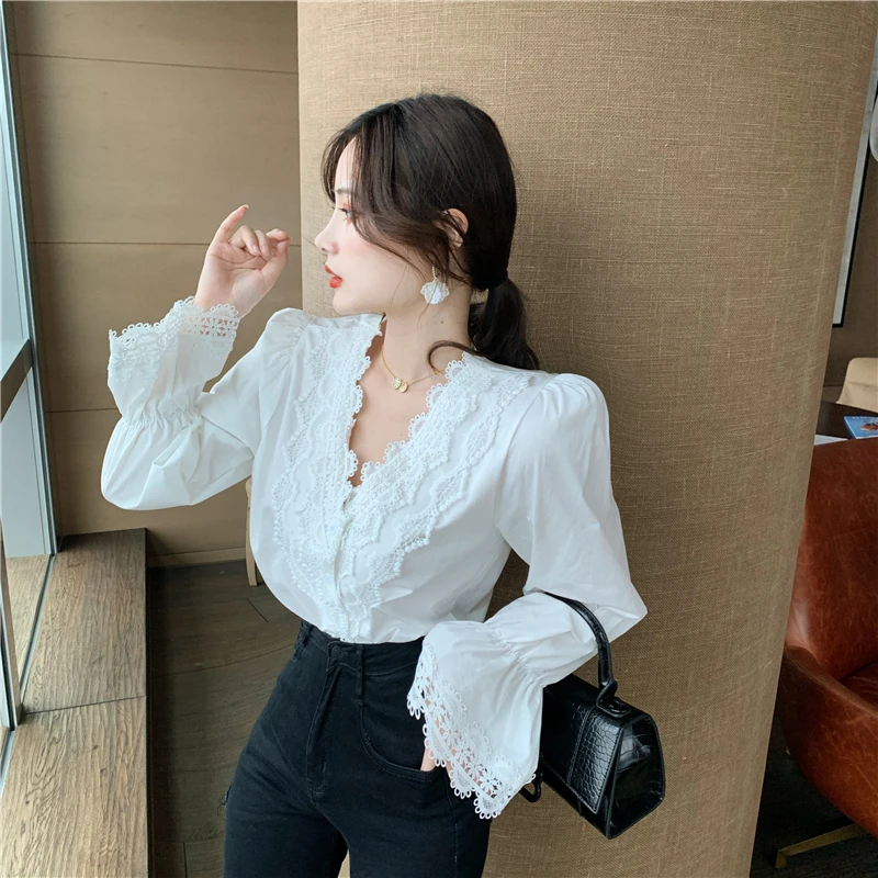 GRUIICEEN Autumn new arrivals v-neck French lace Puff sleeve loose tops elegant Solid color long-sleeved women Blouse
GRUIICEEN Autumn new arrivals v-neck French lace Puff sleeve loose tops elegant Solid color long-sleeved women Blouse