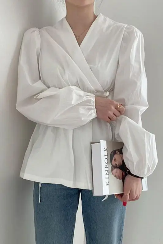 2021 Korean Early Autumn New V-neck Puff Sleeve Waist-Controlled Lace-up Slimming Shirt Women
2021 Korean Early Autumn New V-neck Puff Sleeve Waist-Controlled Lace-up Slimming Shirt Women