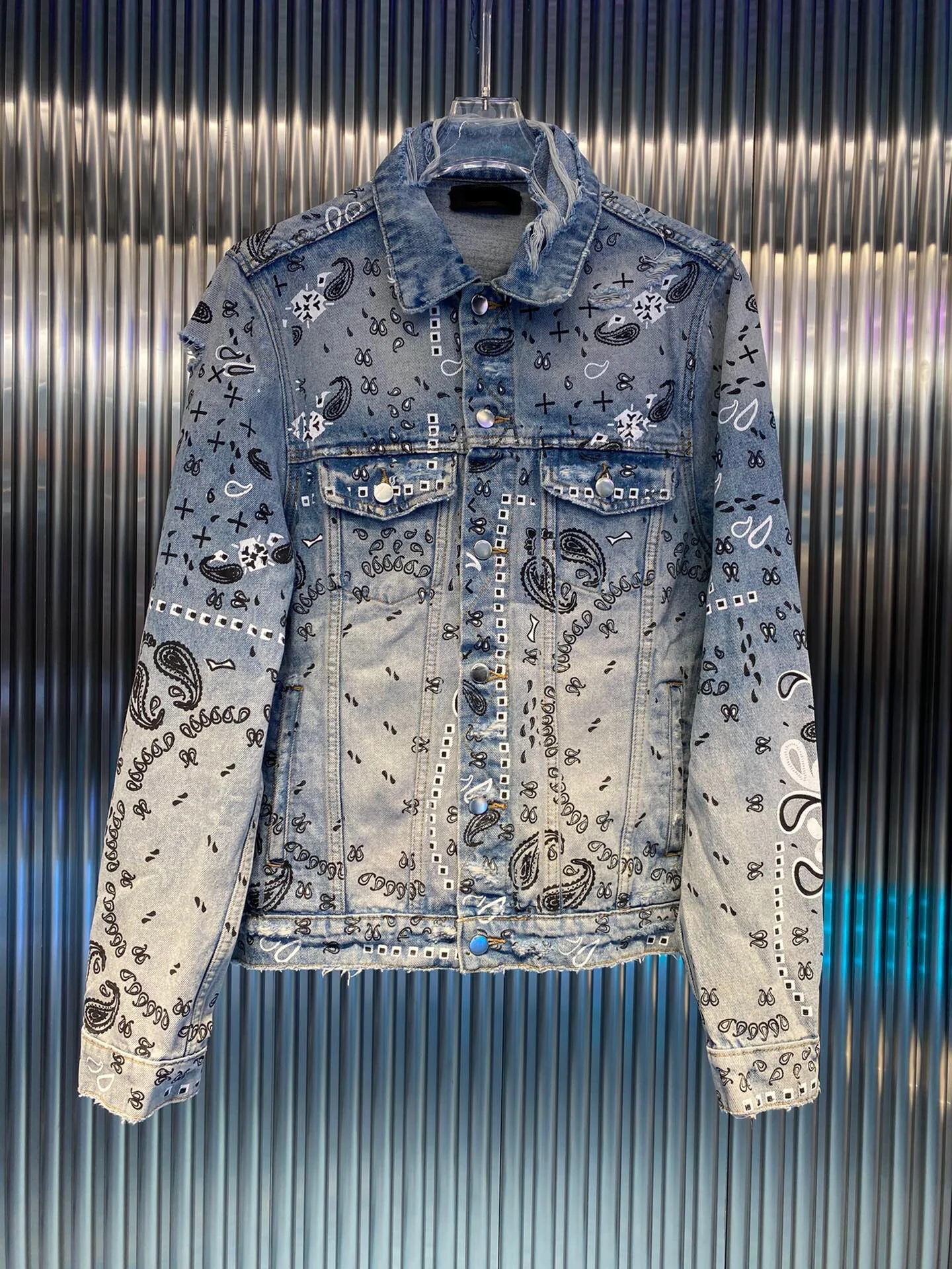 New Style Cashew Flower Destroyed Hole Denim Jacket Men's Coat European and American Fashion Brand
New Style Cashew Flower Destroyed Hole Denim Jacket Men's Coat European and American Fashion Brand