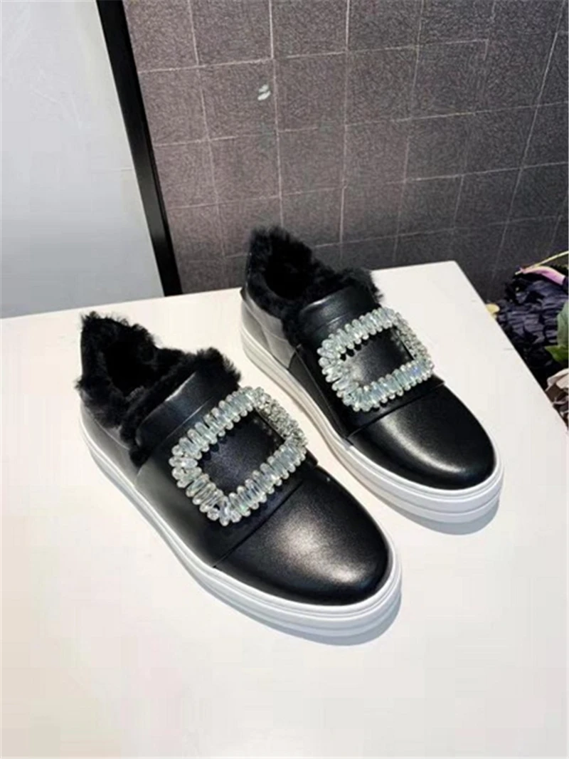 Luxury Designer Women Sneakers Fashion Vetvel Rhinestone Slip On Women Casual Shoes Runway Flats Party Dress Shoes Women Outdoor
Luxury Designer Women Sneakers Fashion Vetvel Rhinestone Slip On Women Casual Shoes Runway Flats Party Dress Shoes Women Outdoor