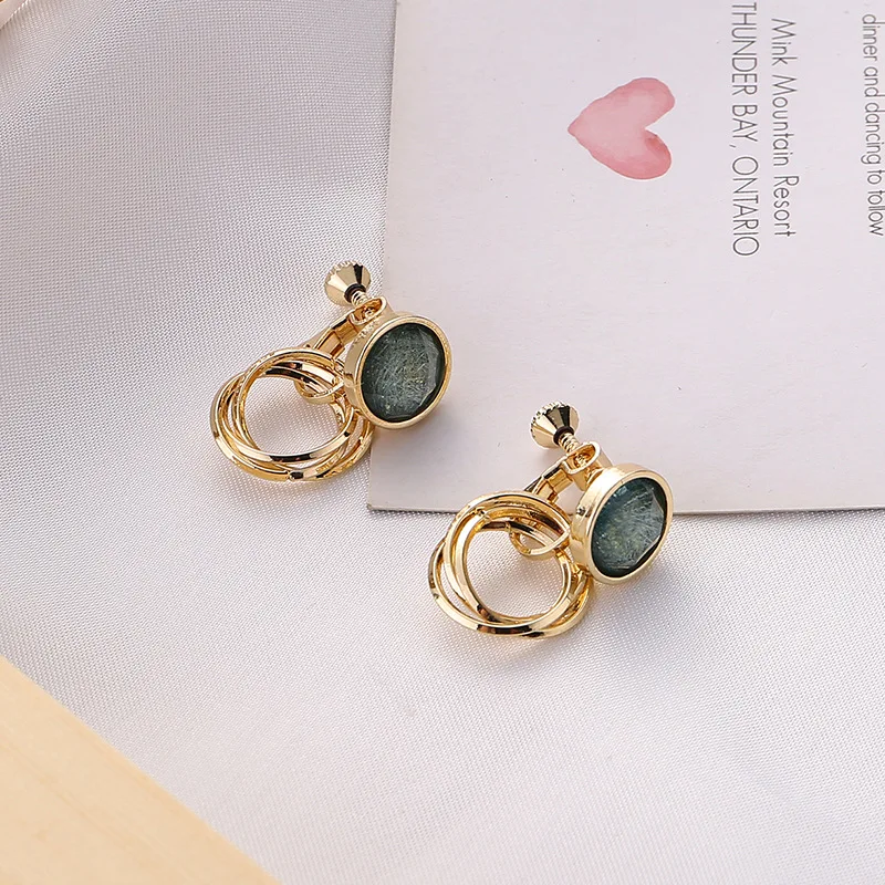 Stud Korean Fashion Earrings Clip on Earrings for Women 2021 Trend Women Jewelry for Gift Gold Earrings Summer Earring
Stud Korean Fashion Earrings Clip on Earrings for Women 2021 Trend Women Jewelry for Gift Gold Earrings Summer Earring