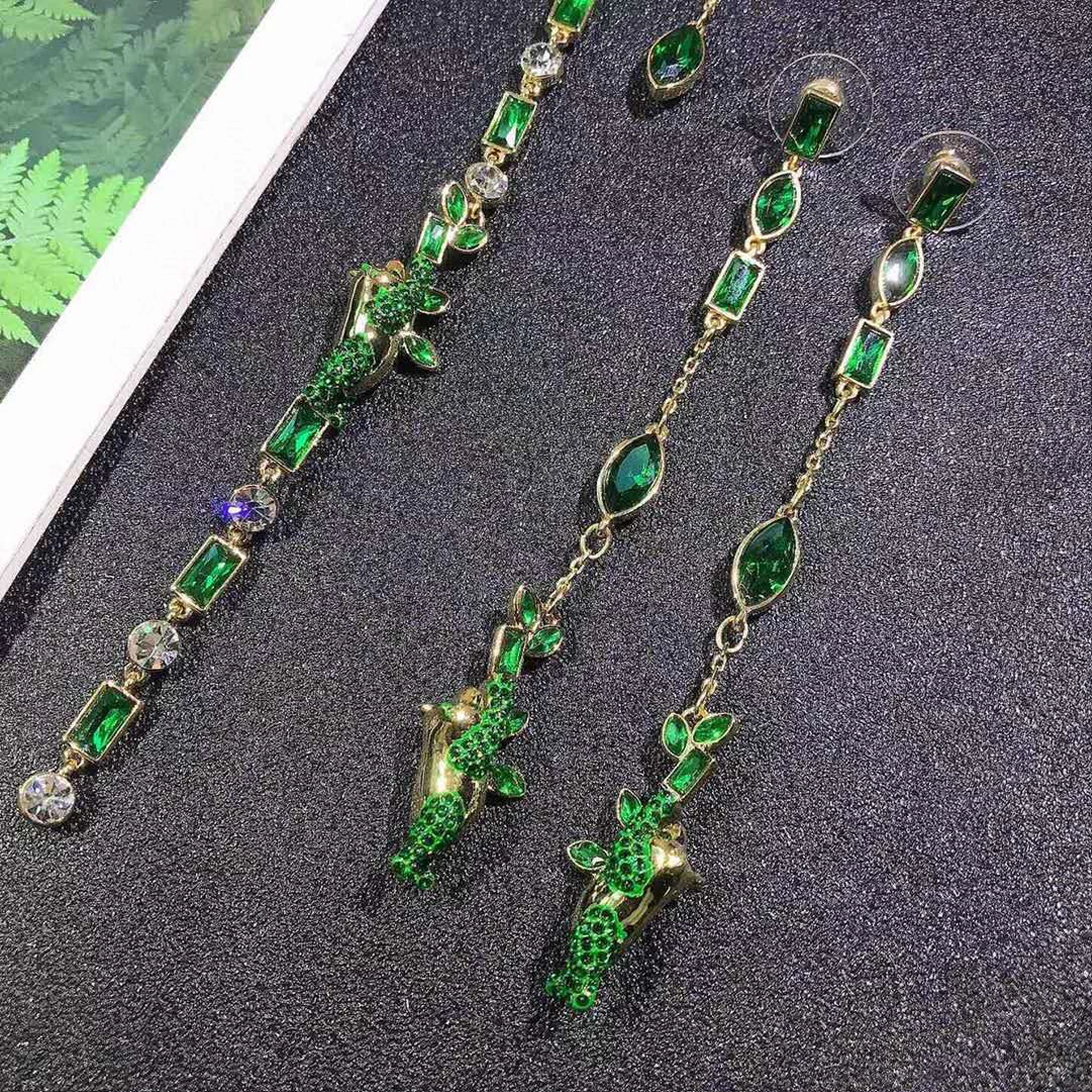 TOP high quality 2020 SWA fashion charm panda and bamboo ornaments women pendant necklace Charming fashion jewelry
TOP high quality 2020 SWA fashion charm panda and bamboo ornaments women pendant necklace Charming fashion jewelry