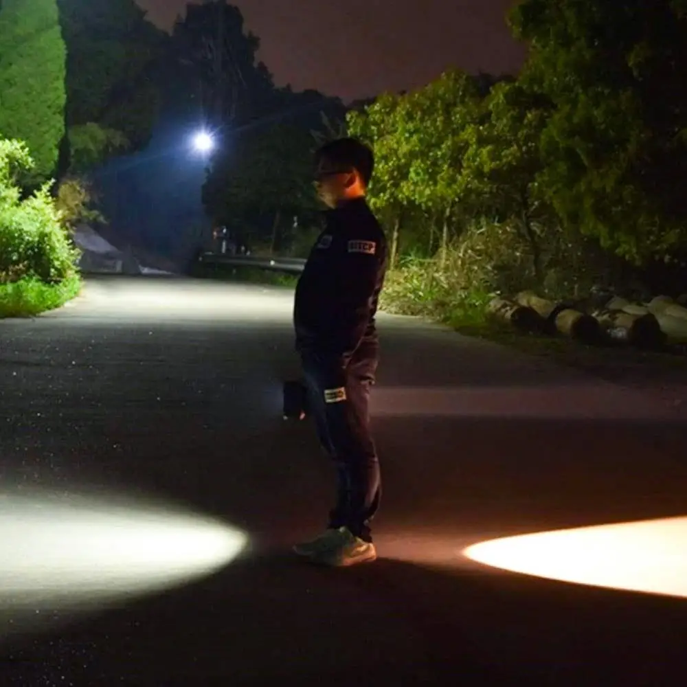 100000lm Flashlight 40W 10000mAh Handheld LED Spotlight Super Bright Camping Lantern Outdoor Hiking Floodlight Phone Charger
100000lm Flashlight 40W 10000mAh Handheld LED Spotlight Super Bright Camping Lantern Outdoor Hiking Floodlight Phone Charger