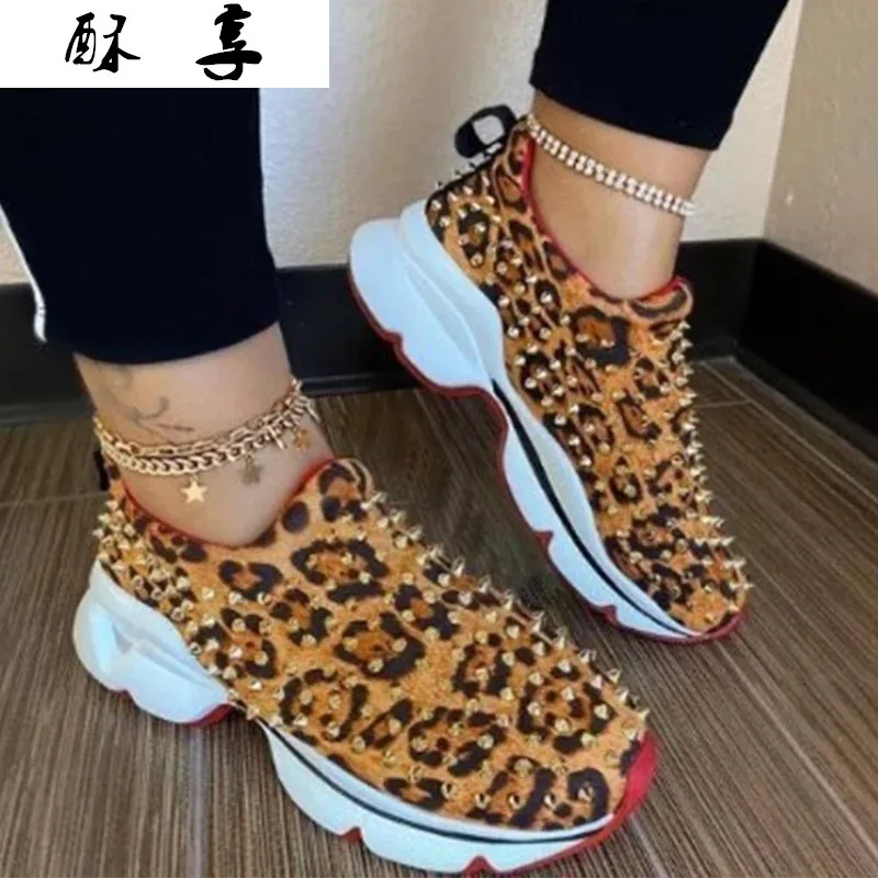 New Breathable Sneakers Lightweight Women Shoes Fashion Rivet Women Vulcanized Shoes Thick-soled Plus Size Casual Women Shoes
New Breathable Sneakers Lightweight Women Shoes Fashion Rivet Women Vulcanized Shoes Thick-soled Plus Size Casual Women Shoes