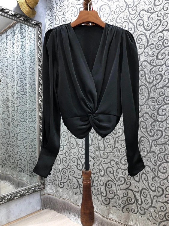 Spring 2021 new women's deep V-neck solid color decoration wrinkled long-sleeved all-match short top 302
Spring 2021 new women's deep V-neck solid color decoration wrinkled long-sleeved all-match short top 302