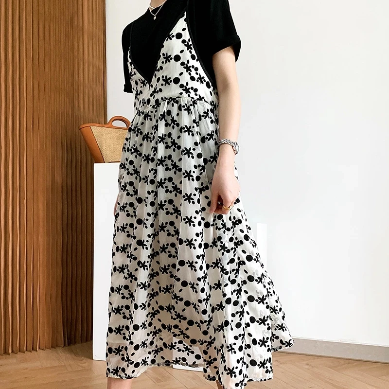 2021 Summer Korean Style Chic Retro 2 Pcs Women Dress Sets Simple Black Short Sleeve Bottoming Tshirt + V-neck Print Slip Dress
2021 Summer Korean Style Chic Retro 2 Pcs Women Dress Sets Simple Black Short Sleeve Bottoming Tshirt + V-neck Print Slip Dress