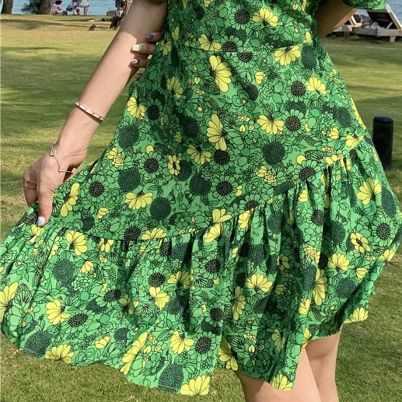 Short Sleeve Dress Women Slim Elegant Floral V-neck Dresses Womens Gentle Fashion Vintage Mini Streetwear Robe 2021 New Vestidos 
Short Sleeve Dress Women Slim Elegant Floral V-neck Dresses Womens Gentle Fashion Vintage Mini Streetwear Robe 2021 New Vestidos