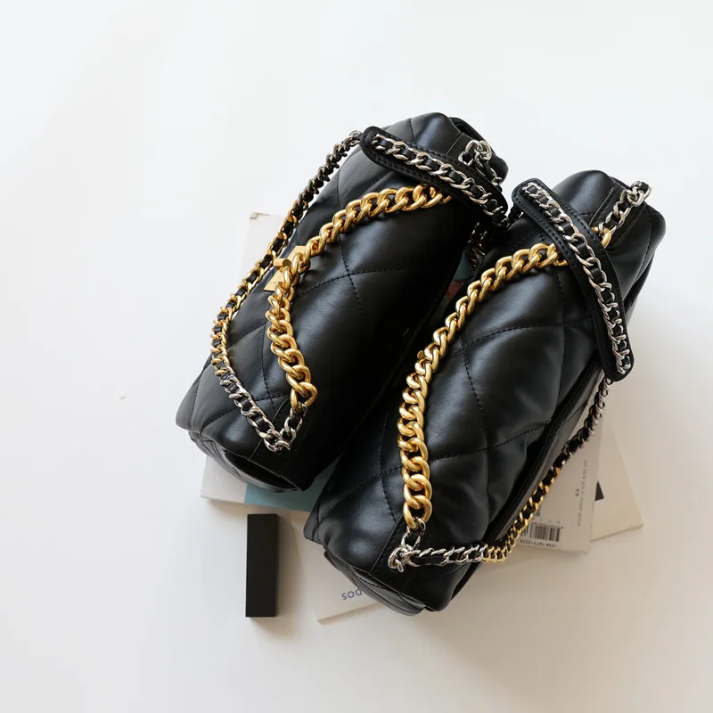 luxury designer bag 2021 fashion rhombus chain shipping difference flap lock Baotou cowhide single shoulder messenger bag
luxury designer bag 2021 fashion rhombus chain shipping difference flap lock Baotou cowhide single shoulder messenger bag