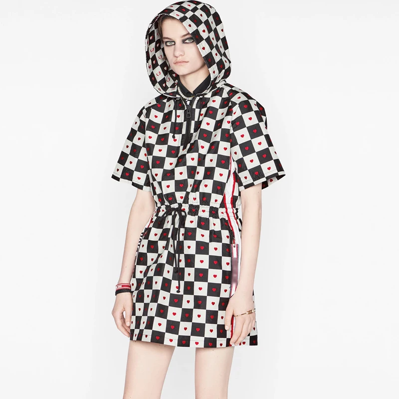 2021 Summer New Style Print Plaid Love Short Sleeve Elastic Belt Slim Fit Mini Casual Dress High Quality Women'S Clothing
2021 Summer New Style Print Plaid Love Short Sleeve Elastic Belt Slim Fit Mini Casual Dress High Quality Women'S Clothing