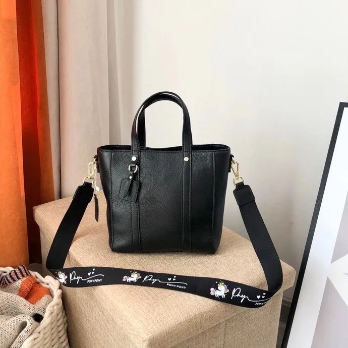 free shipping 2020 the new style simple zipper genuine cow leather women handbag one shoulder bag crossbody bag 21cm 6color
free shipping 2020 the new style simple zipper genuine cow leather women handbag one shoulder bag crossbody bag 21cm 6color
