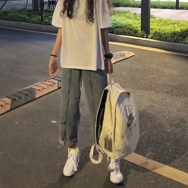 Spring and Autumn New Korean version ins jeans female loose fit student high waist straight bobbin pants with fake pocket
Spring and Autumn New Korean version ins jeans female loose fit student high waist straight bobbin pants with fake pocket