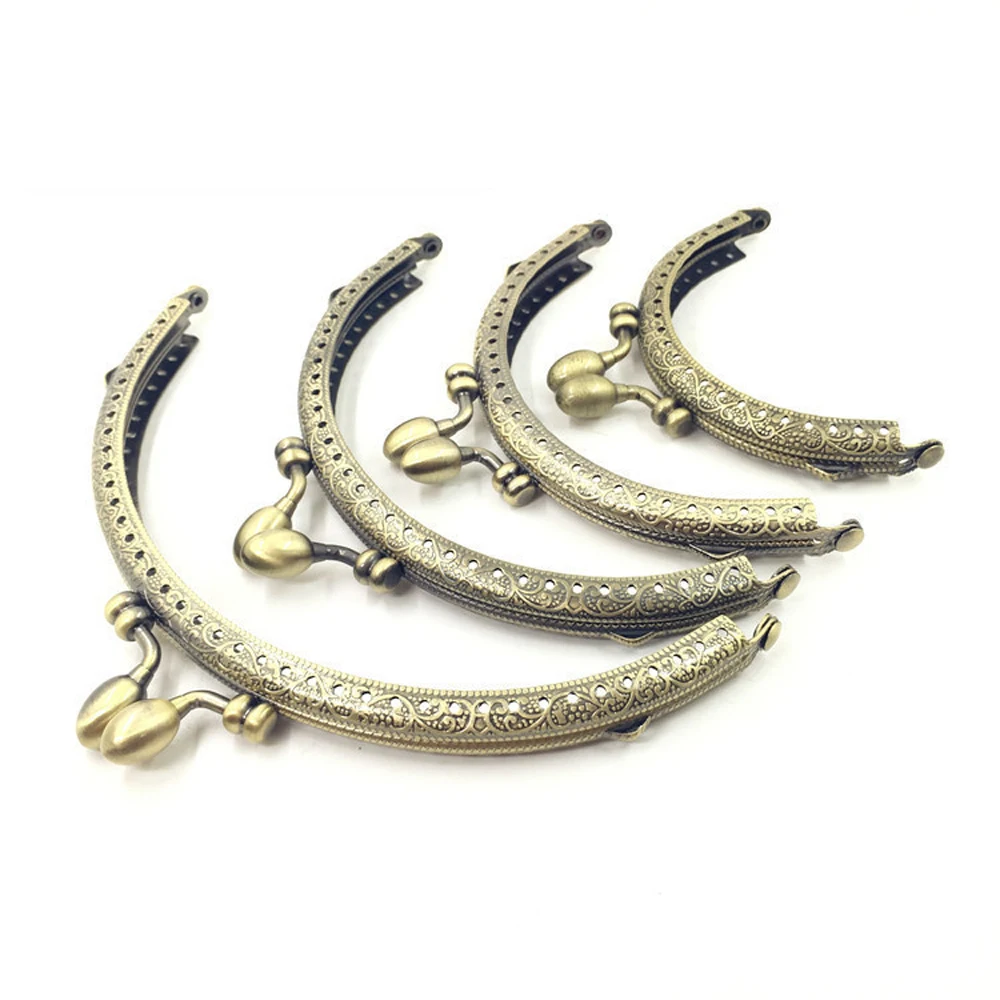 8.5cm 10.5cm women DIY coin bag making arc knurling purse frame kiss buckle metal clasp 10pcs/lot
8.5cm 10.5cm women DIY coin bag making arc knurling purse frame kiss buckle metal clasp 10pcs/lot