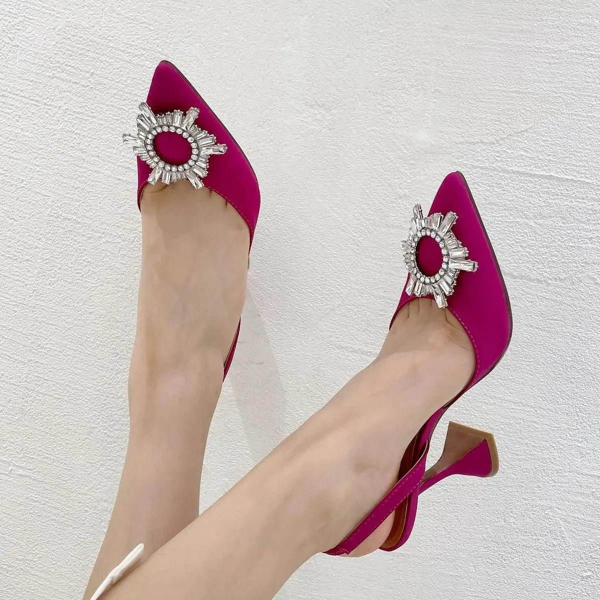 High Heels Women Pumps Luxury Design Crystal Summer Bride Sandals Ladies Party Wedding Triangle Heel on Shoes For Women 2021
High Heels Women Pumps Luxury Design Crystal Summer Bride Sandals Ladies Party Wedding Triangle Heel on Shoes For Women 2021