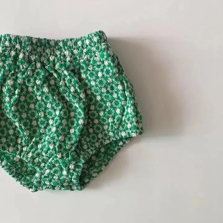 The summer girl baby print lovely tie rope halter top + shorts set infant embroidery two sets
The summer girl baby print lovely tie rope halter top + shorts set infant embroidery two sets