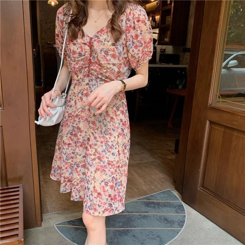 Floral skirt womens V neck puff sleeve dress spring and summer 2021 new French slim chiffon skirt dresses for women party
Floral skirt womens V neck puff sleeve dress spring and summer 2021 new French slim chiffon skirt dresses for women party