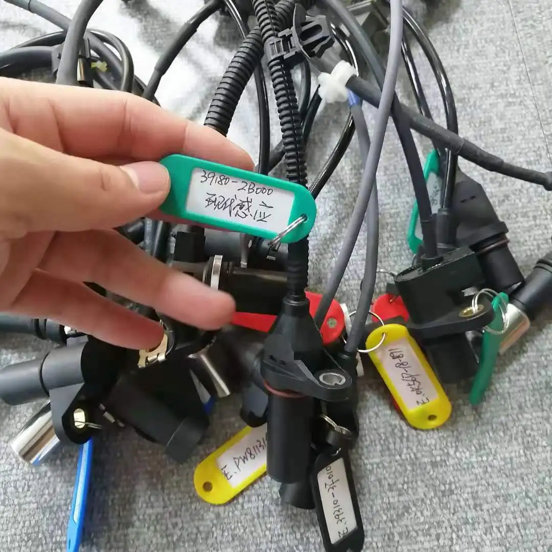 Crankshaft Position Sensor For Hyundai- i20 i30 i40 IX20/35 Veloster- Accent KIA- Rio- Carens Cerato Soul Sportage- 39180-2B000
Crankshaft Position Sensor For Hyundai- i20 i30 i40 IX20/35 Veloster- Accent KIA- Rio- Carens Cerato Soul Sportage- 39180-2B000