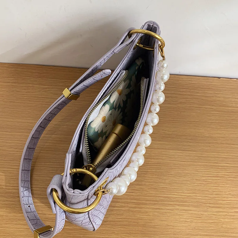 Women's Textured Alligator PU Leather Clutch Bag Pure Color Chain Wild Shoulder Handbags Female Lightweight Retro Crossbody Bags 
Women's Textured Alligator PU Leather Clutch Bag Pure Color Chain Wild Shoulder Handbags Female Lightweight Retro Crossbody Bags