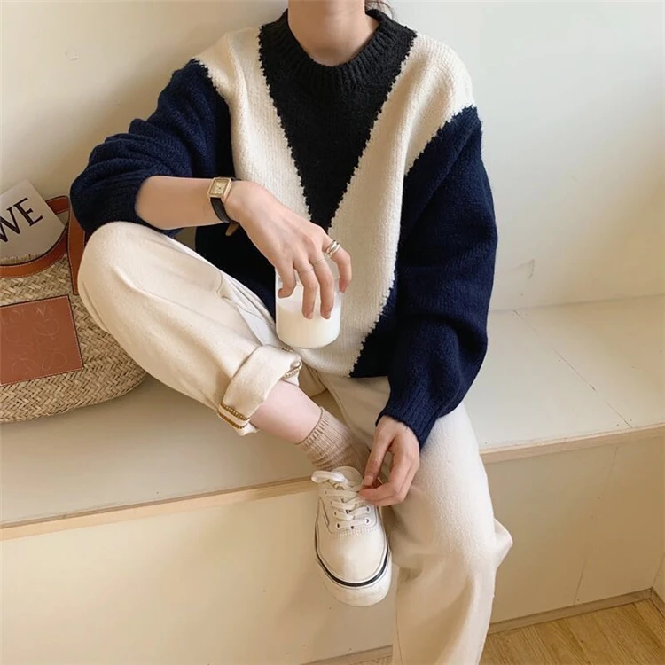 Women Autumn and Winter 2021 New Loose V-shaped Contrast Round Neck Sweater Long-sleeved Stitching Straight Pullover Sweater
Women Autumn and Winter 2021 New Loose V-shaped Contrast Round Neck Sweater Long-sleeved Stitching Straight Pullover Sweater