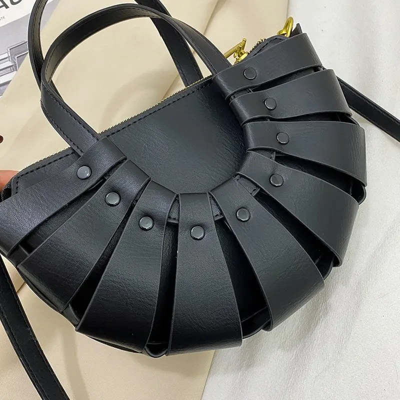 Luxury Fashion Women Crossbody Bag Solid Color PU Leather Saddle Bags Soft Leather Shoulder Bags For Ladies Handbags Designer
Luxury Fashion Women Crossbody Bag Solid Color PU Leather Saddle Bags Soft Leather Shoulder Bags For Ladies Handbags Designer