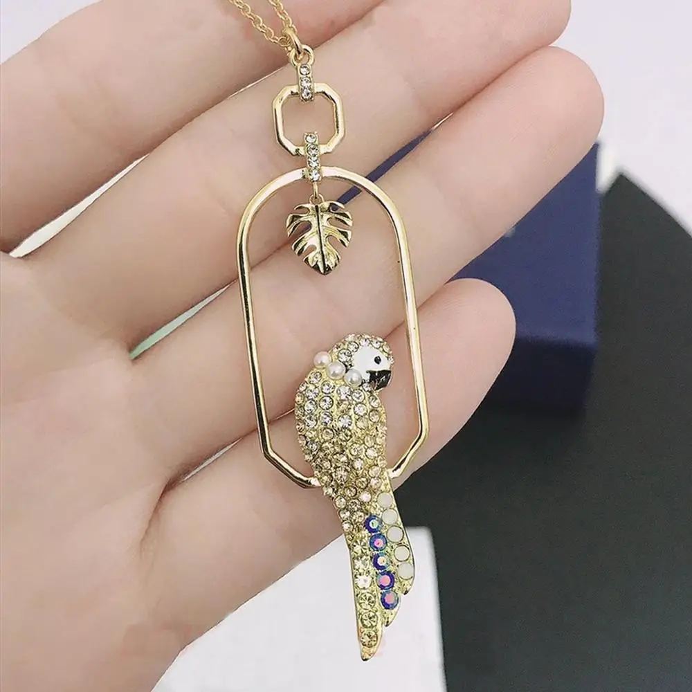 SWA With Box NEW Fashion Jewelry Tropical Parrot Decoration Tropical Garden Swing Crystal Female Necklace Exquisite Jewelry Gift
SWA With Box NEW Fashion Jewelry Tropical Parrot Decoration Tropical Garden Swing Crystal Female Necklace Exquisite Jewelry Gift