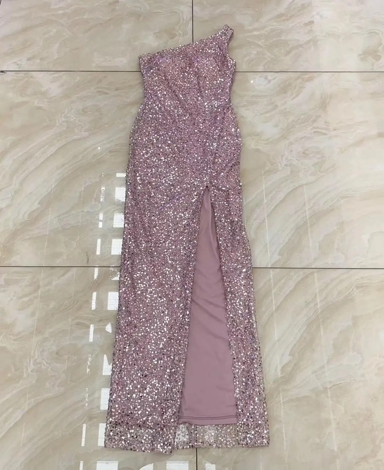 2020 Summer Women Sexy One Shoulder Sequins Bow Cotton Bodycon Dress Vestidos Elegant Fashion Female Party Dress
2020 Summer Women Sexy One Shoulder Sequins Bow Cotton Bodycon Dress Vestidos Elegant Fashion Female Party Dress