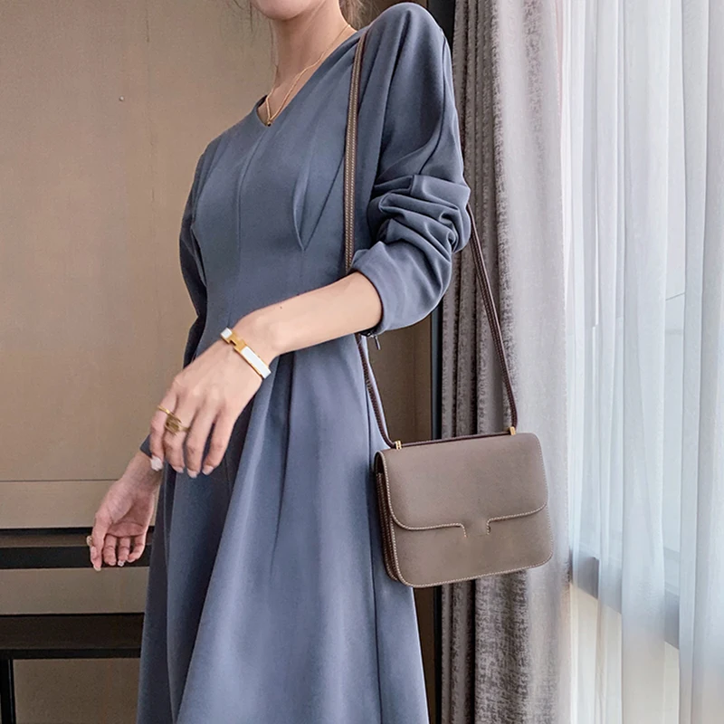 Temperament V-Neck long sleeve dress 
Temperament V-Neck long sleeve dress