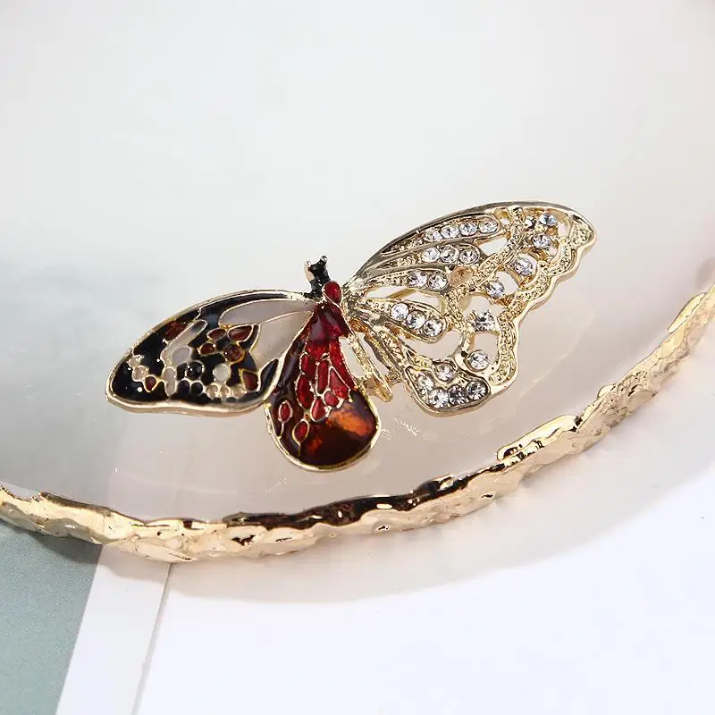 Personalized butterfly brooches half-edge oil drop enamel half-edge diamond-studded butterfly pins badge Rhinestone insect pin
Personalized butterfly brooches half-edge oil drop enamel half-edge diamond-studded butterfly pins badge Rhinestone insect pin