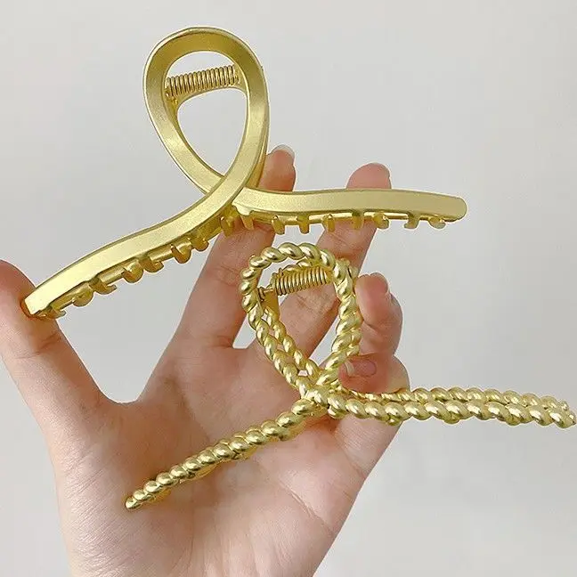 New Large Hairpin Return Head Shark Clip Metal Clip Temperament Pattern Headdress Hairpin Hairpin Fixed Hairpin Hair Accessories
New Large Hairpin Return Head Shark Clip Metal Clip Temperament Pattern Headdress Hairpin Hairpin Fixed Hairpin Hair Accessories