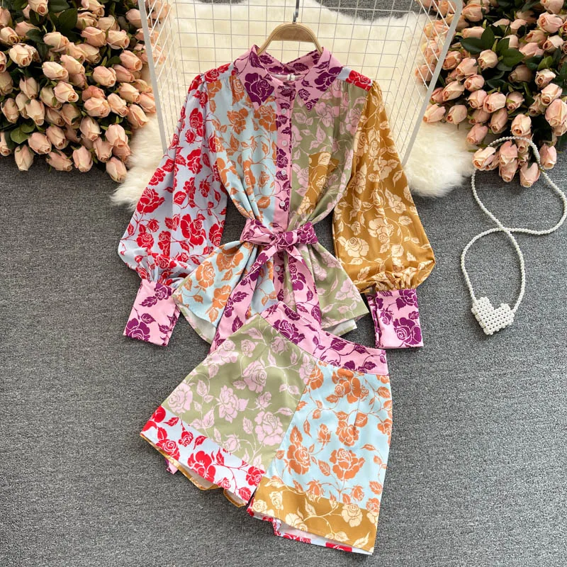 Fashion blogger professional suit ladies shirt design sense niche color matching printing all-match high-waisted wide-leg shorts
Fashion blogger professional suit ladies shirt design sense niche color matching printing all-match high-waisted wide-leg shorts