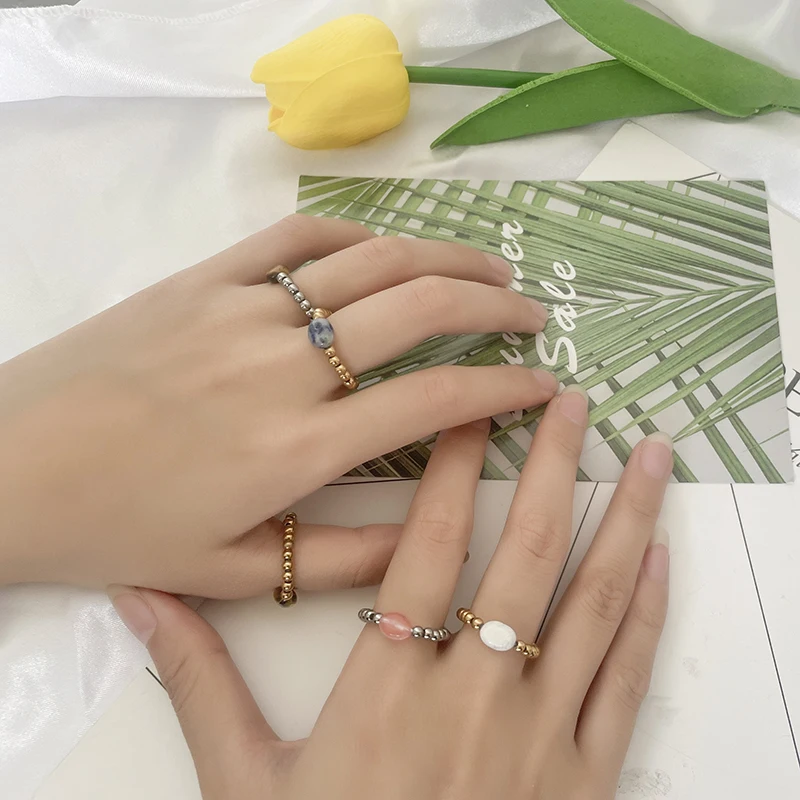 Кольцо из натурального камня с бусинами из нержавеющей стали 
Кольцо из натурального камня с бусинами из нержавеющей стали