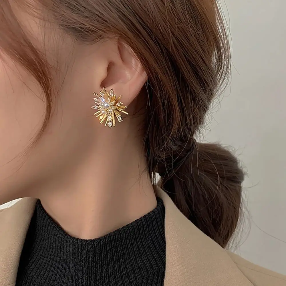 2021 Trend Korean Shiny Zircon Flower Woman Earring Girls Elegant Fireworks Pearl Statement Fashion Jewelry Gifts
2021 Trend Korean Shiny Zircon Flower Woman Earring Girls Elegant Fireworks Pearl Statement Fashion Jewelry Gifts