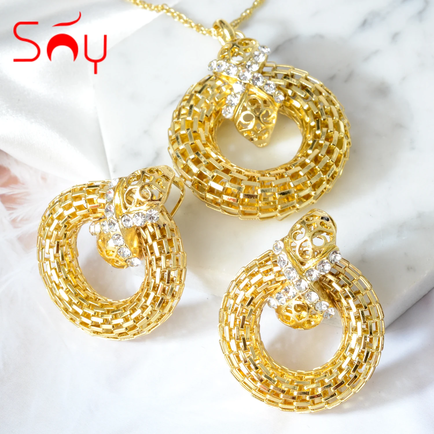 Серьги и подвеска Sunny Jewelry в металлической трубке, ажурные изысканные украшения из циркония для женщин и девушек, подарок на свадьбу, годовщи... 
Серьги и подвеска Sunny Jewelry в металлической трубке, ажурные изысканные украшения из циркония для женщин и девушек, подарок на свадьбу, годовщи...