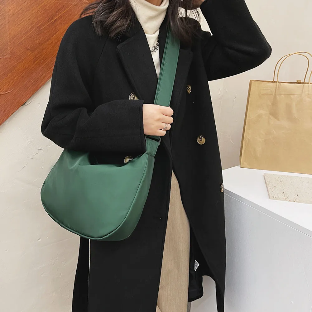 Fashion Exquisite Shopping Bag Retro Nylon Solid Color Crossbody Bag Zipper Small Casual Crescent Brand Designer Handbag
Fashion Exquisite Shopping Bag Retro Nylon Solid Color Crossbody Bag Zipper Small Casual Crescent Brand Designer Handbag
