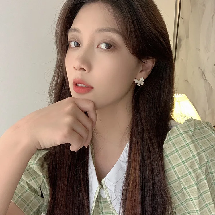 Korean Fashion Gold Earrings 2021 Trend Vintage Butterfly Pearl Earrings for Women Clip on Earrings Fake Piercing Jewelry
Korean Fashion Gold Earrings 2021 Trend Vintage Butterfly Pearl Earrings for Women Clip on Earrings Fake Piercing Jewelry