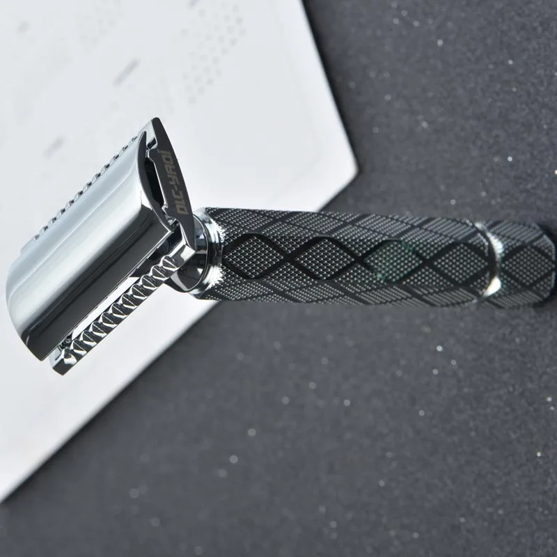 Yaqi Chrome Color Hexahedral Handle Safety Razor
Yaqi Chrome Color Hexahedral Handle Safety Razor