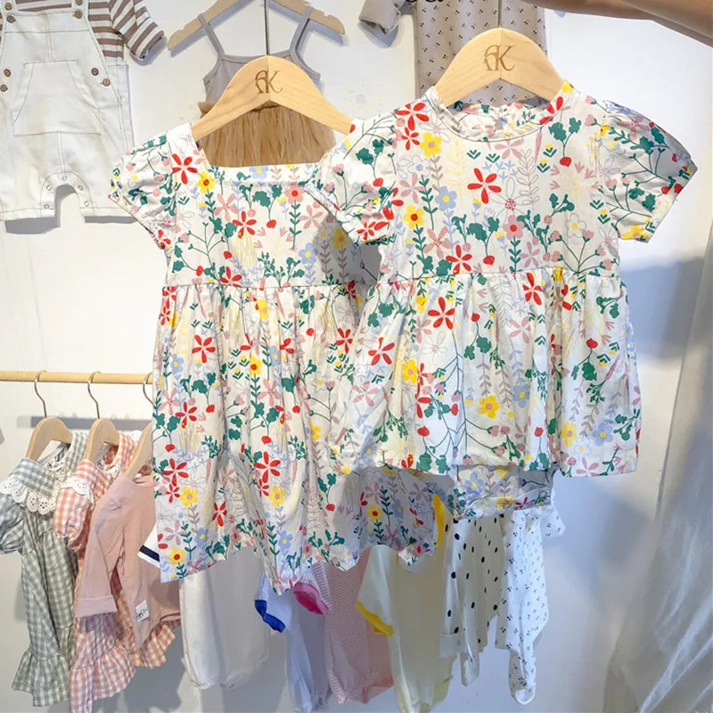 2021 New Summer Baby Clothing Girls Sister Matching Outfits Baby Floral Print Romper Infant Dress Newborn Cotton Ruffle Clothes 
2021 New Summer Baby Clothing Girls Sister Matching Outfits Baby Floral Print Romper Infant Dress Newborn Cotton Ruffle Clothes