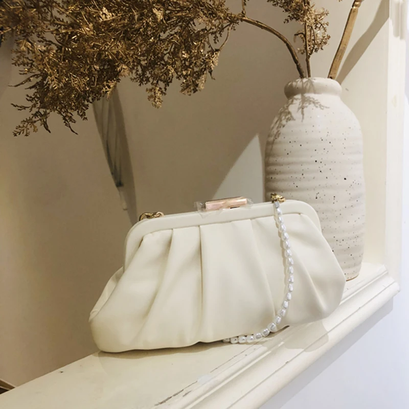 2021 Day Clutch Pearl Chains Dumpling Clip Purse Bag Women Hobos Underarm Shoulder Bag Pleated Baguette Pouch Totes Handbag
2021 Day Clutch Pearl Chains Dumpling Clip Purse Bag Women Hobos Underarm Shoulder Bag Pleated Baguette Pouch Totes Handbag
