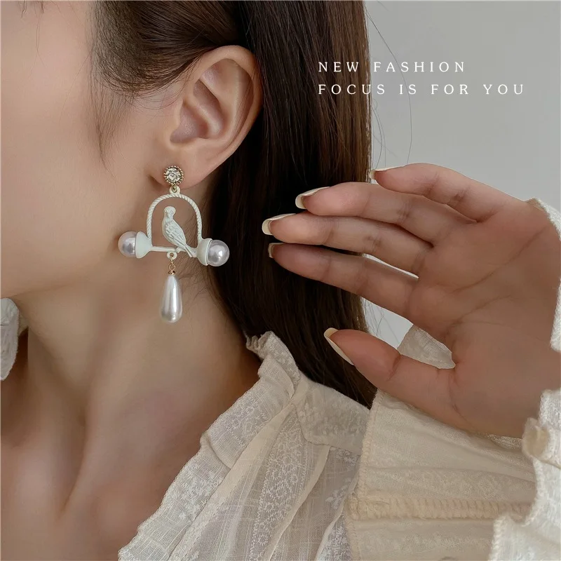 

Minar Kawail Hollow Birdcage Long Drop Earrings for Women White Color Metallic Bird Simulated Pearl Hanging Earring Brincos 2021
