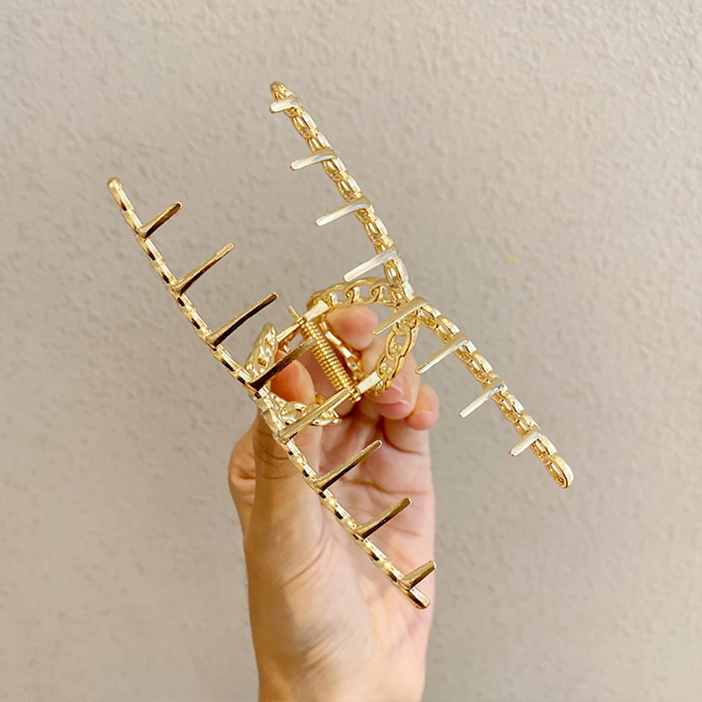 Woman Metal Hair Claws Chic Barrettes Hairclips Hairpins Ladies Hairgrip Headwear Girls Ornaments Crab Hair Accessories
Woman Metal Hair Claws Chic Barrettes Hairclips Hairpins Ladies Hairgrip Headwear Girls Ornaments Crab Hair Accessories