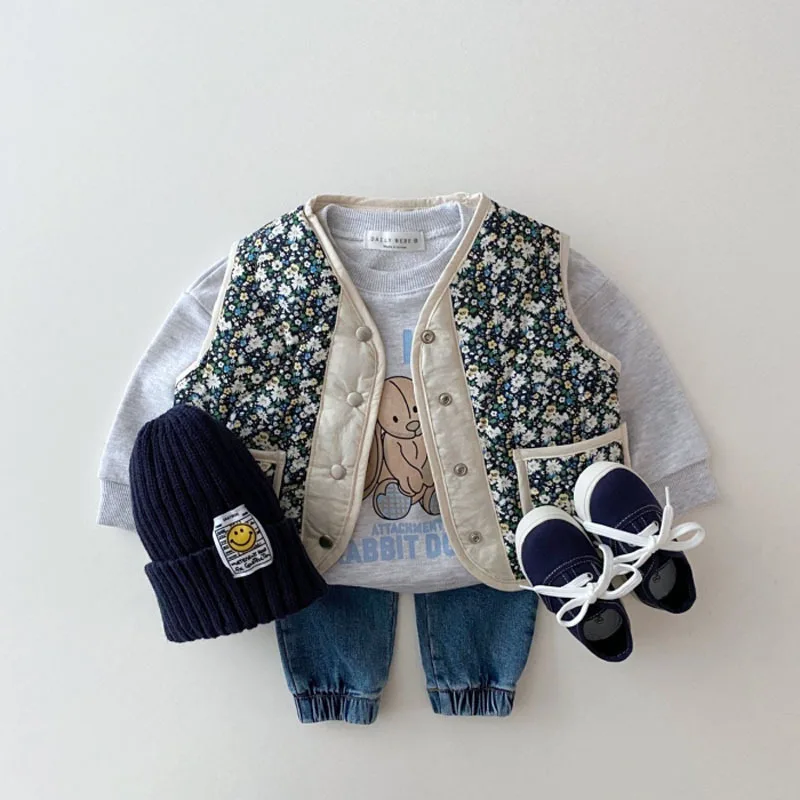 2021 Autumn Winter Cotton Keep Warm Newborn Clothes Infant Girls Fashion Floral Pattern Vest Coat Wear On Both Sides 2 Colors
2021 Autumn Winter Cotton Keep Warm Newborn Clothes Infant Girls Fashion Floral Pattern Vest Coat Wear On Both Sides 2 Colors